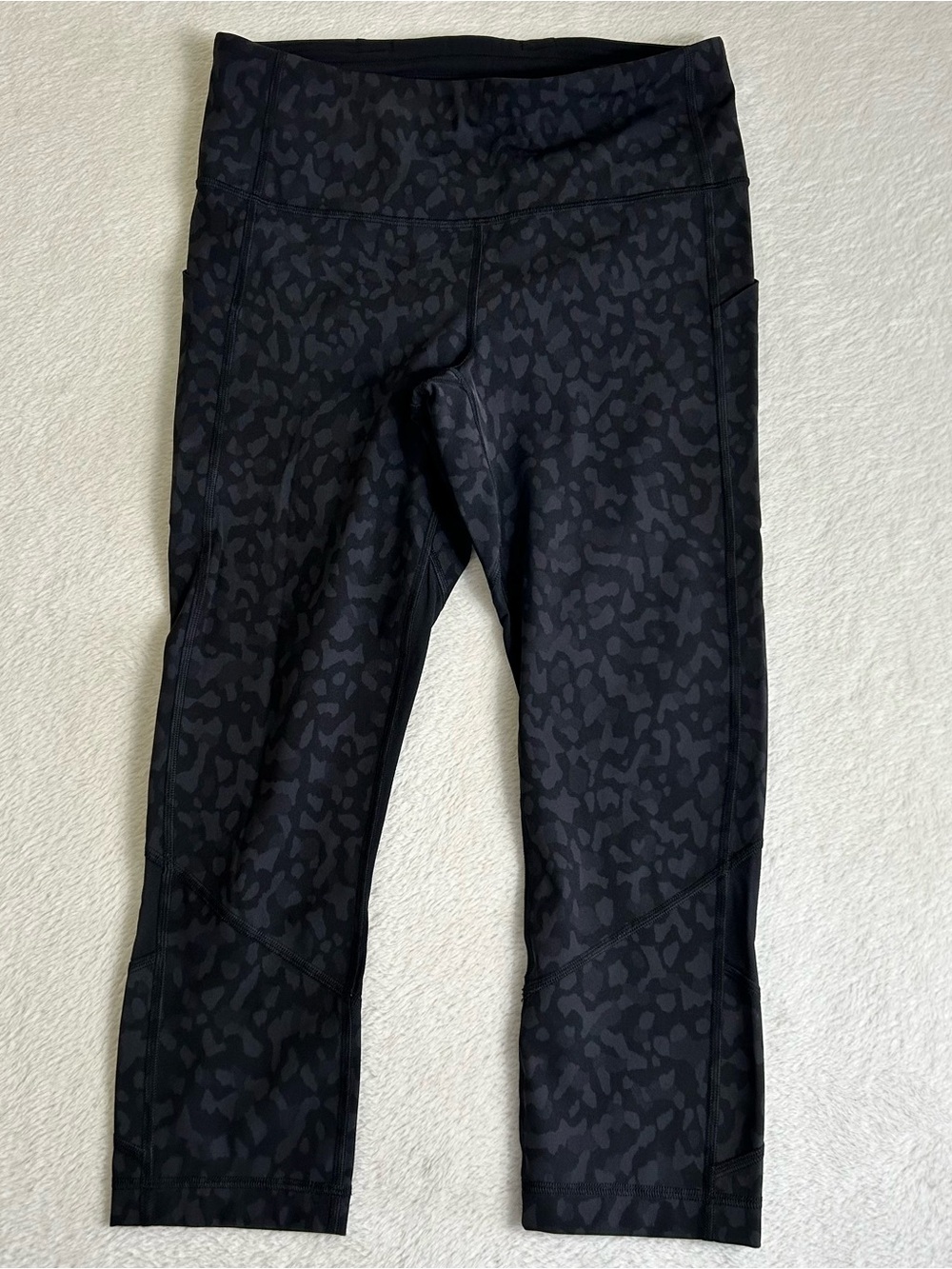 Lululemon Pants Women's 8 Black Animal High Rise Ankle Leggings Yoga Athletic